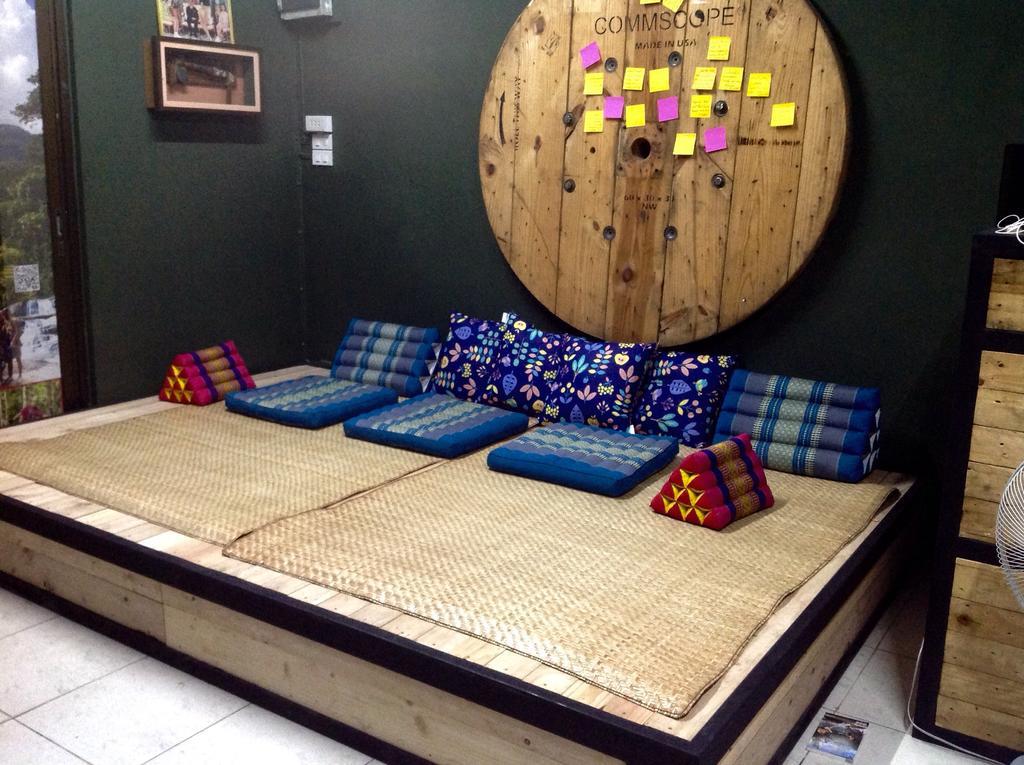 Cham Cha Hostel Chiang Mai Bagian luar foto