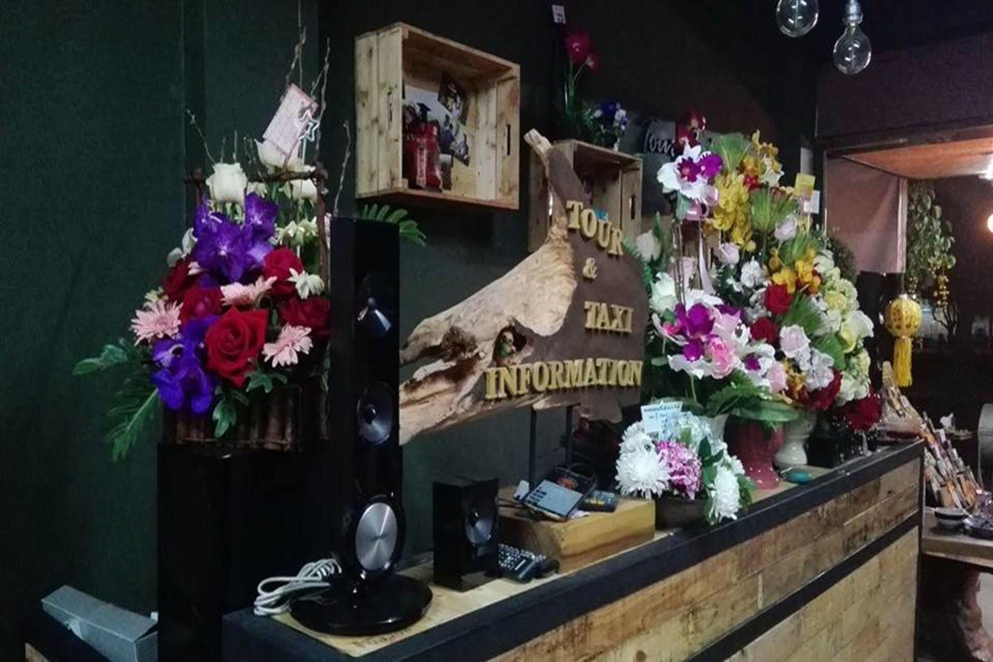Cham Cha Hostel Chiang Mai Bagian luar foto
