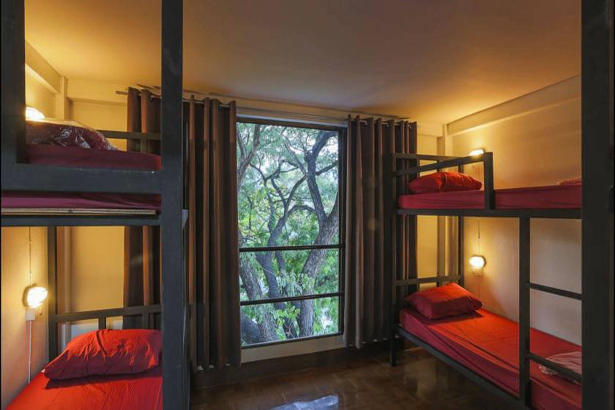 Cham Cha Hostel Chiang Mai Bagian luar foto