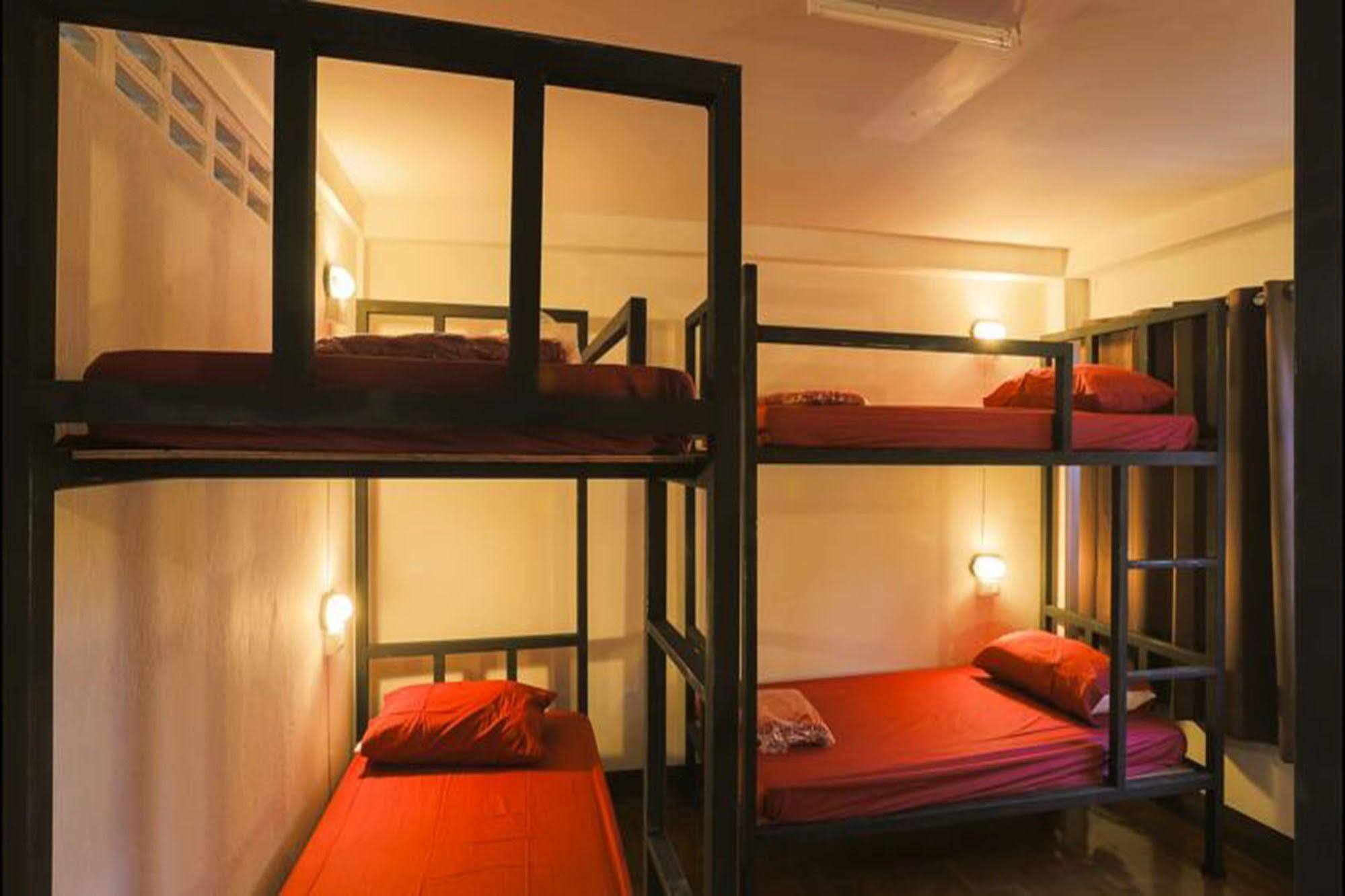 Cham Cha Hostel Chiang Mai Bagian luar foto