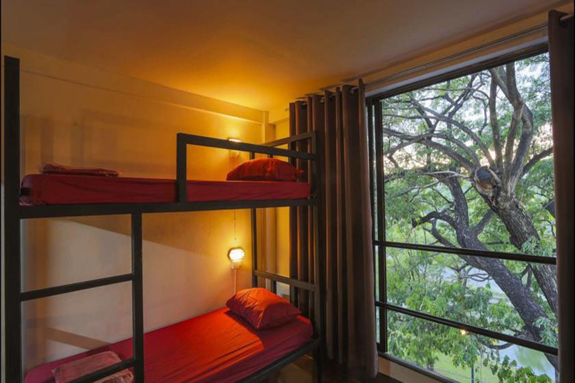Cham Cha Hostel Chiang Mai Bagian luar foto
